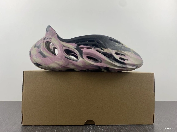 IG9562 Carbon Foam MX RNR Yeezy Adidas 0712